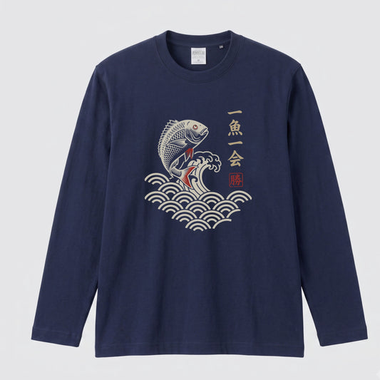 一魚一会 | 和柄 チヌ 黒鯛 波 浮世絵風 筆文字 釣り グラフィック 長袖Tシャツ【釣り雑貨・海釣り・磯釣り・カジュアル・ギフトに最適】
