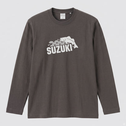 SUZUKI | スズキ 魚 和柄 波 イラスト 英字 ワンポイント 長袖Tシャツ【釣り男子・釣りガール・ストリート・ギフト】
