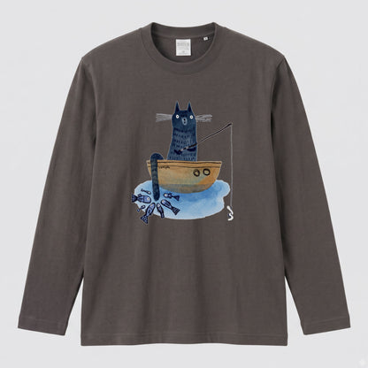 釣りをする猫 | 猫 小舟 魚 癒し イラスト 北欧 絵本風 ほのぼの 長袖Tシャツ【猫好き・釣り好き・アウトドア・プレゼントに最適】