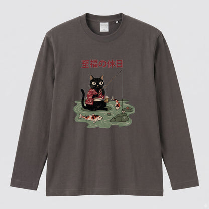 至福の休日 | 黒猫 釣り 和風 レトロ 浮世絵風 おもしろ かわいい グラフィック 長袖Tシャツ【猫雑貨・釣り・カジュアル・ギフトに最適】