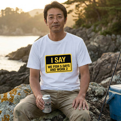 I SAY WE FISH 5 DAYS AND WORK 2 Tシャツ | 釣り好き・バス釣り・フィッシング・ユーモア・おもしろ・アウトドアに人気