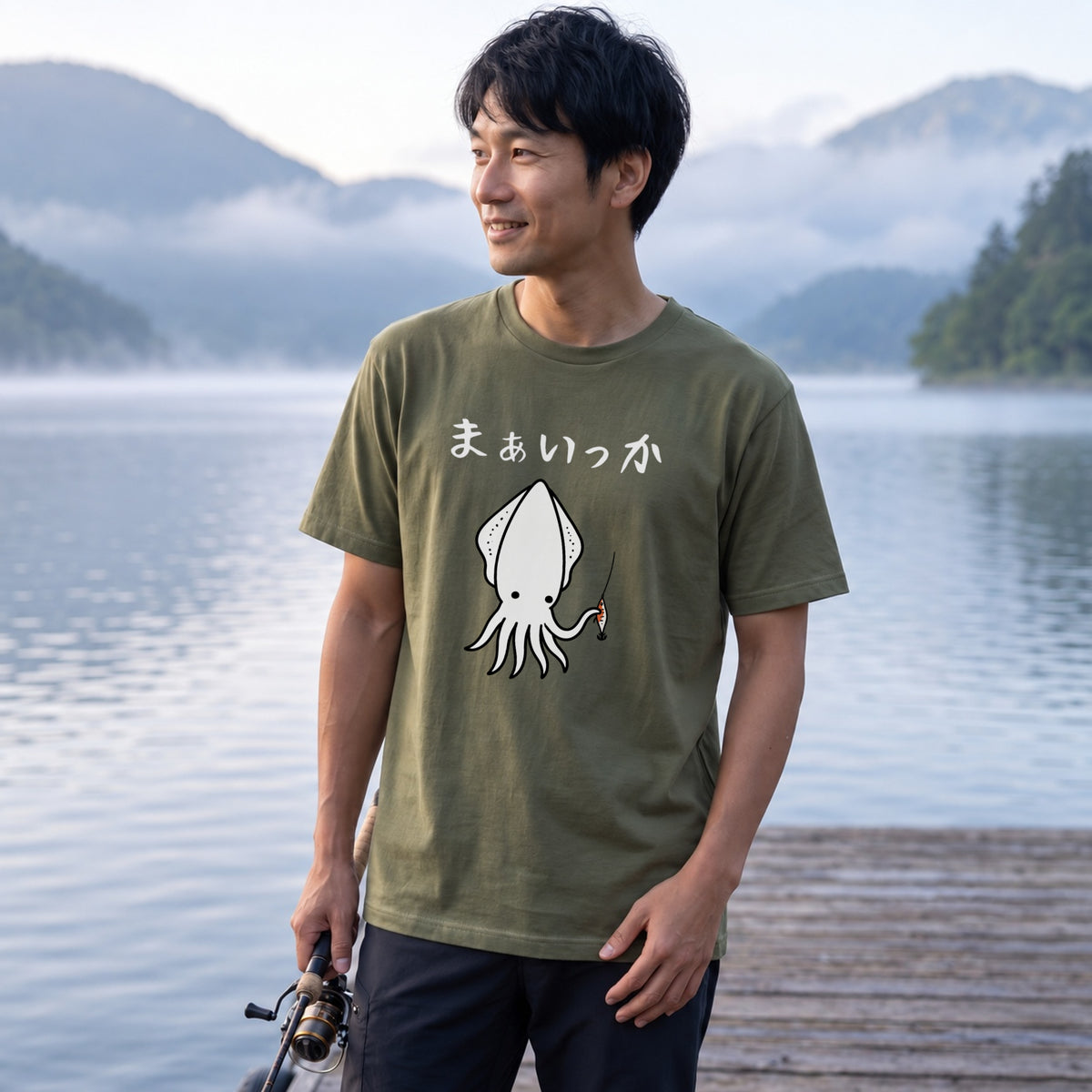 オリーブ着用 まあいっか イカ釣りTシャツ