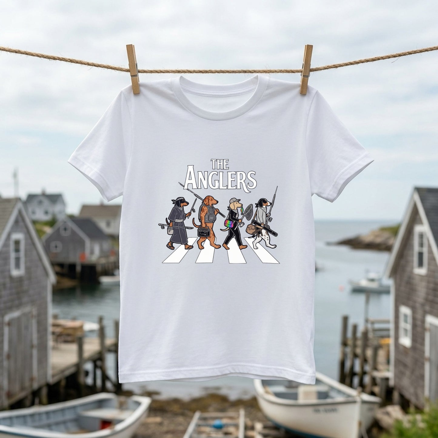 THE ANGLERS DACHSHUND| 釣り人 ミニチュアダックス 横断歩道 ゆるかわ パロディ Tシャツ【犬好き・愛犬家・釣りグッズ・イベント・プレゼントに最適】