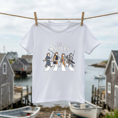 THE ANGLERS AKITA | 釣り人 秋田犬 横断歩道 ゆるかわ パロディ Tシャツ【犬好き・愛犬家・和犬・釣りグッズ・イベント・プレゼントに最適】