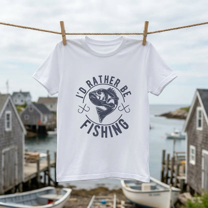 【I'D RATHER BE FISHING】ヴィンテージ風 ブラックバス 釣りイラスト白Tシャツ | CASTMODE