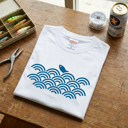 青海波と魚 ワンポイントTシャツ｜和柄・藍色の釣りシャツ | CASTMODE