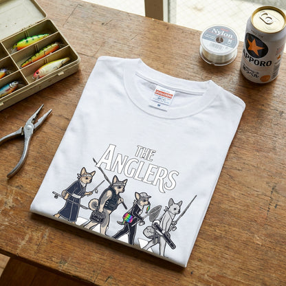 THE ANGLERS CHIHUAHUA | 釣り人 チワワ 横断歩道 ゆるかわ パロディ Tシャツ【犬好き・愛犬家・小型犬・釣りグッズ・イベント・プレゼントに最適】