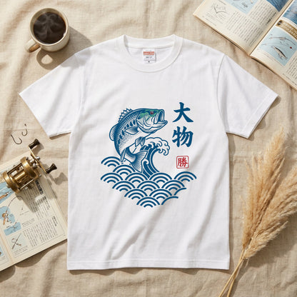 【浮世絵風ブラックバス・波文様】メンズTシャツ | CASTMODE