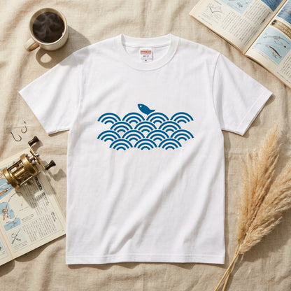青海波と魚 ワンポイントTシャツ｜和柄・藍色の釣りシャツ | CASTMODE