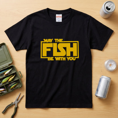 【MAY THE FISH BE WITH YOU】おもしろ 釣りジョーク黒Tシャツ | CASTMODE