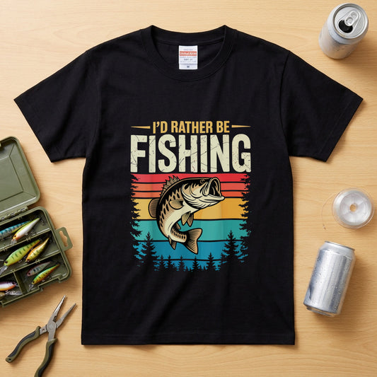 「I'D RATHER BE FISHING」レトロサンセット ブラックバスTシャツ | CASTMODE