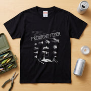 【FREQUENT FLYER】フライタイイング（毛鉤巻き）ツール黒Tシャツ | CASTMODE