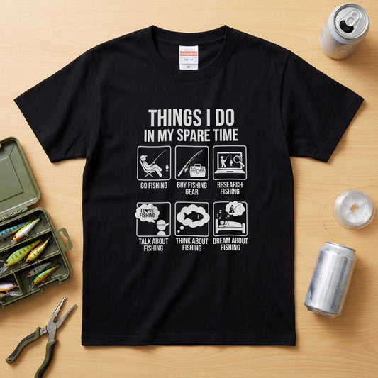 「THINGS I DO IN MY SPARE TIME」おもしろ 釣り Tシャツ - アイコン イラスト | 釣り 服 | CASTMODE