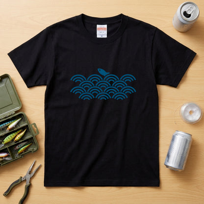 青海波と魚 ワンポイントTシャツ｜和柄・藍色の釣りシャツ | CASTMODE