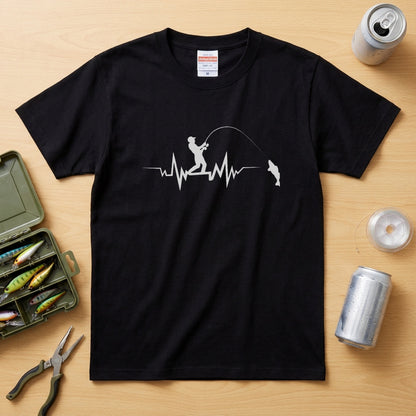 釣り心電図（ハートビート）アングラー シルエット黒Tシャツ | CASTMODE