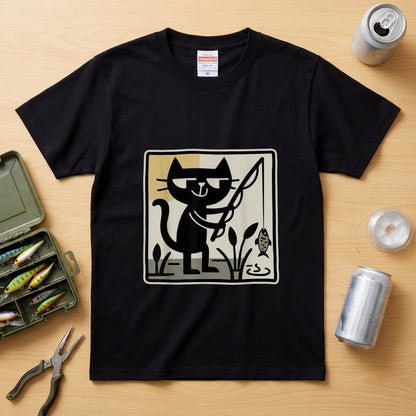 【レトロ黒猫×釣り】ミッドセンチュリー風 黒猫フィッシング アート黒Tシャツ | CASTMODE