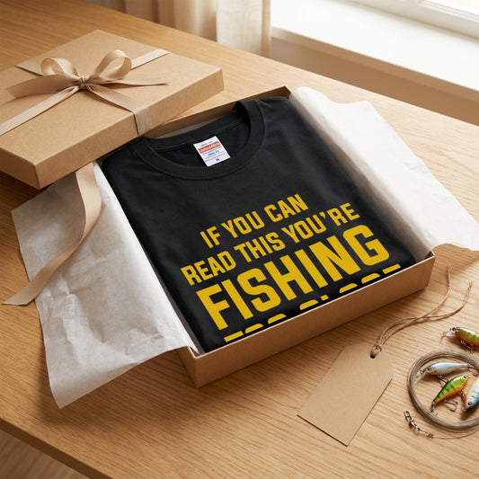 YOU'RE FISHING TOO CLOSE Tシャツ | 釣り好き・ユーモア・おもしろ・バス釣り・フィッシングに人気