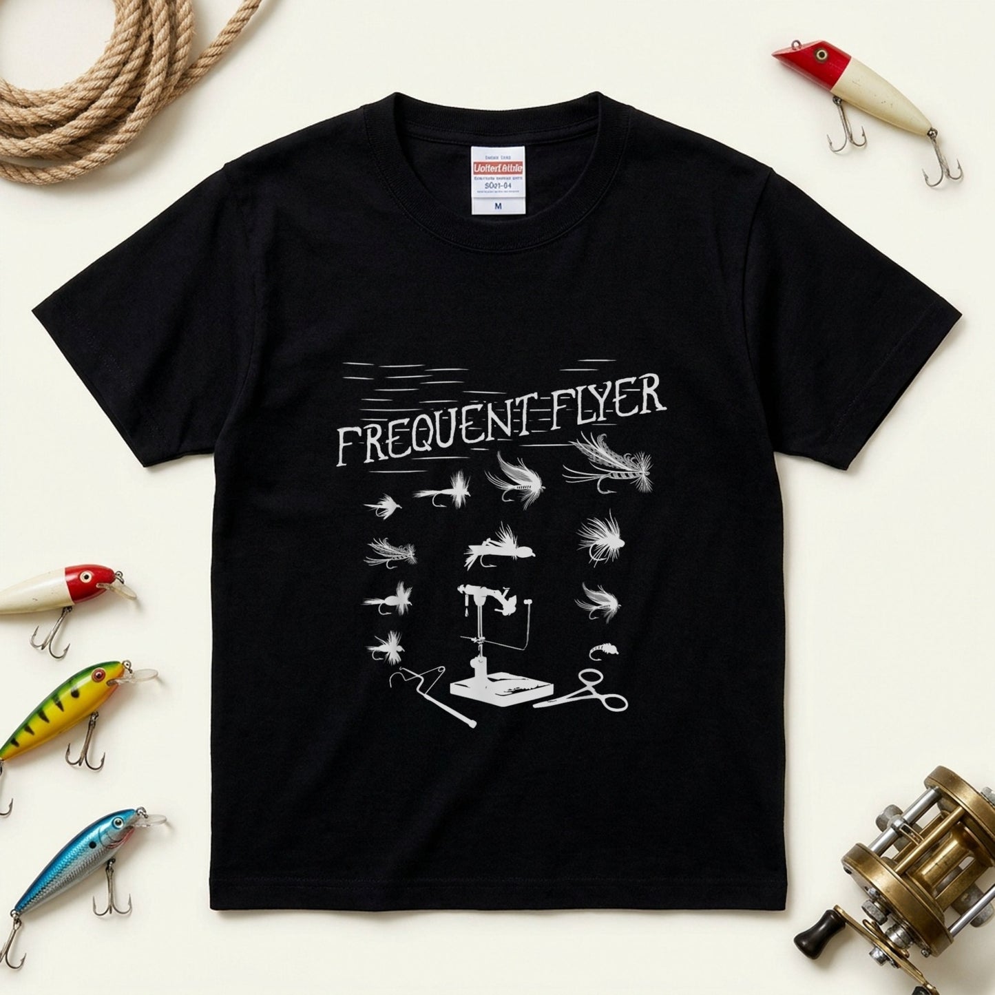 【FREQUENT FLYER】フライタイイング（毛鉤巻き）ツール黒Tシャツ | CASTMODE