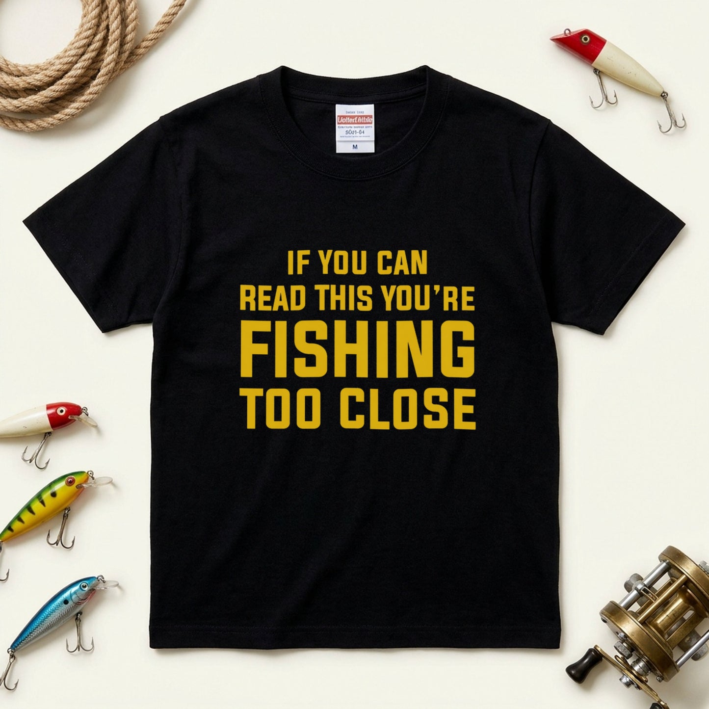 YOU'RE FISHING TOO CLOSE Tシャツ | 釣り好き・ユーモア・おもしろ・バス釣り・フィッシングに人気