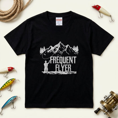 「FREQUENT FLYER」山並み＆フライフィッシングTシャツ | CASTMODE