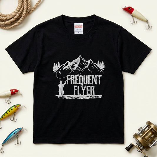 「FREQUENT FLYER」山並み＆フライフィッシングTシャツ | CASTMODE