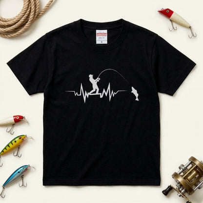 釣り心電図（ハートビート）アングラー シルエット黒Tシャツ | CASTMODE