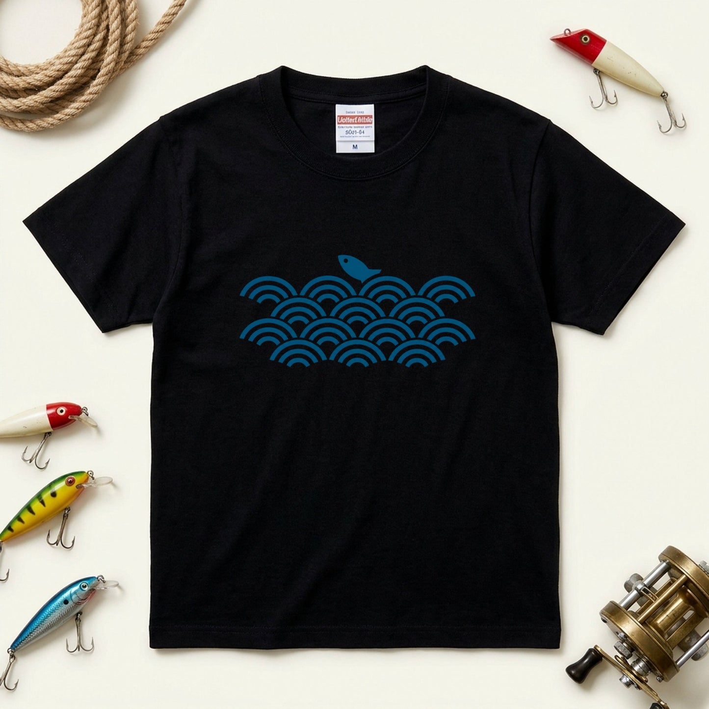 青海波と魚 ワンポイントTシャツ｜和柄・藍色の釣りシャツ | CASTMODE