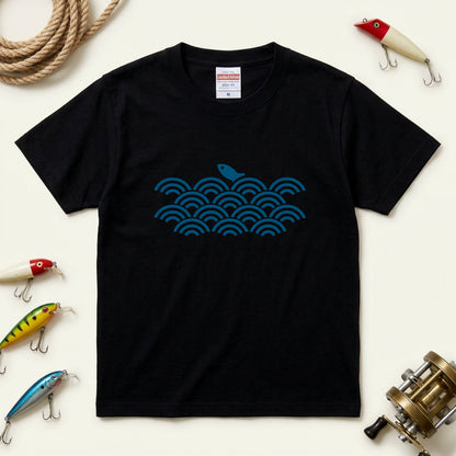 青海波と魚 ワンポイントTシャツ｜和柄・藍色の釣りシャツ | CASTMODE