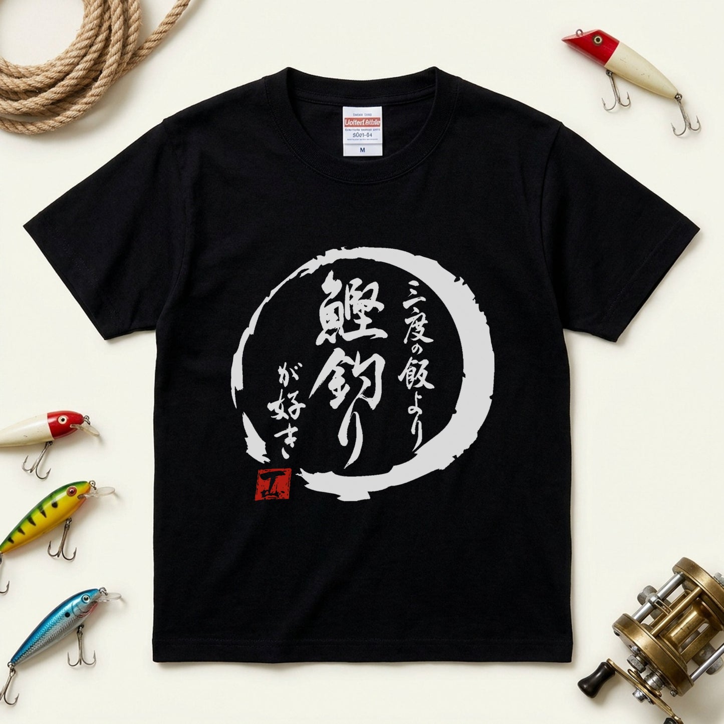 「三度の飯より鰹釣りが好き」和柄 筆文字 漢字黒Tシャツ | CASTMODE