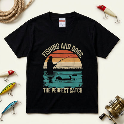 「FISHING AND DOGS」愛犬＆釣り レトロサンセットTシャツ | CASTMODE