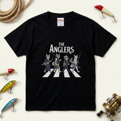 THE ANGLERS CHIHUAHUA | 釣り人 チワワ 横断歩道 ゆるかわ パロディ Tシャツ【犬好き・愛犬家・小型犬・釣りグッズ・イベント・プレゼントに最適】