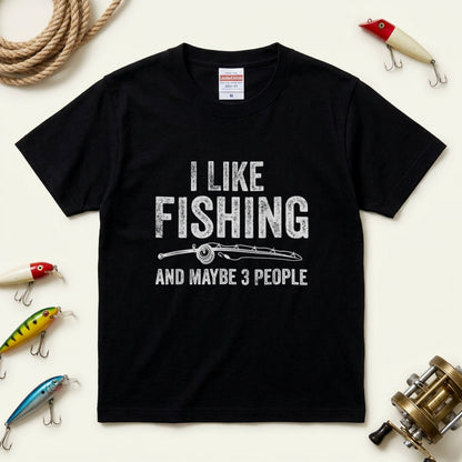 「I LIKE FISHING AND MAYBE 3 PEOPLE」釣りユーモアTシャツ | CASTMODE