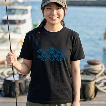 青海波と魚 ワンポイントTシャツ｜和柄・藍色の釣りシャツ | CASTMODE