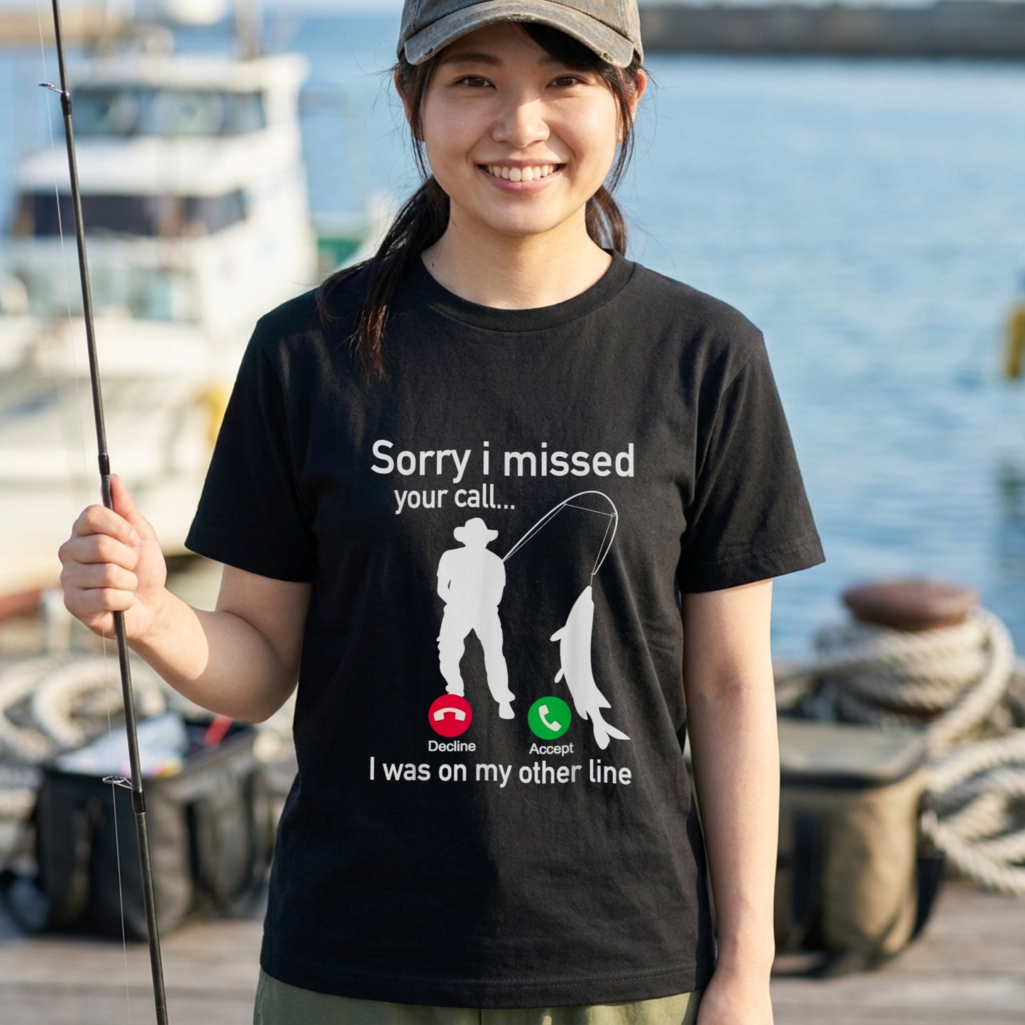 「Sorry I missed your call」釣りユーモアTシャツ | CASTMODE