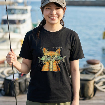 【魚メガネ茶トラ猫】シュールで可愛いお魚メガネ猫 イラスト黒Tシャツ | CASTMODE