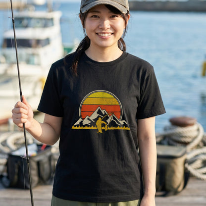 【ヴィンテージ風】山脈×サンセット 渓流釣り アングラー アート黒Tシャツ | CASTMODE
