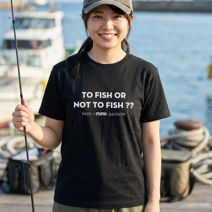 TO FISH OR NOT TO FISH Tシャツ | 釣り好き・フィッシング・バス釣り・ユーモア・おもしろ・アウトドアに人気