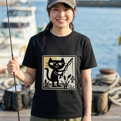【レトロ黒猫×釣り】ミッドセンチュリー風 黒猫フィッシング アート黒Tシャツ | CASTMODE