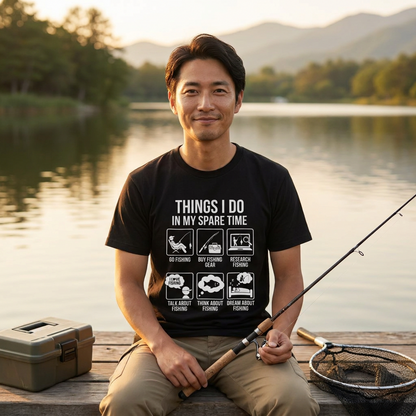 「THINGS I DO IN MY SPARE TIME」おもしろ 釣り Tシャツ - アイコン イラスト | 釣り 服 | CASTMODE