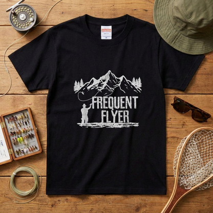 「FREQUENT FLYER」山並み＆フライフィッシングTシャツ | CASTMODE