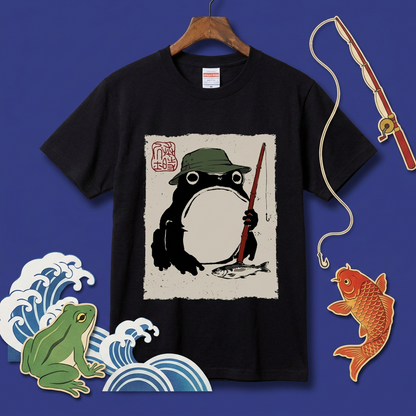 「Japanese Frog Angler」和モダン カエル絵図Tシャツ