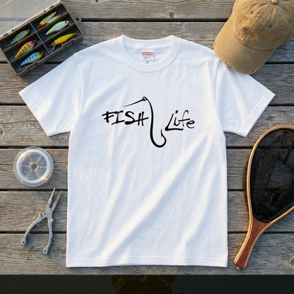 「FISH Life」フックタイポグラフィ ミニマル白Tシャツ | CASTMODE