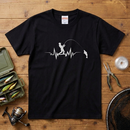釣り心電図（ハートビート）アングラー シルエット黒Tシャツ | CASTMODE