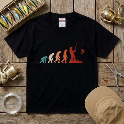 人類の進化（エボリューション）釣り人Tシャツ