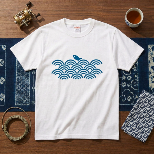 青海波と魚 ワンポイントTシャツ｜和柄・藍色の釣りシャツ | CASTMODE
